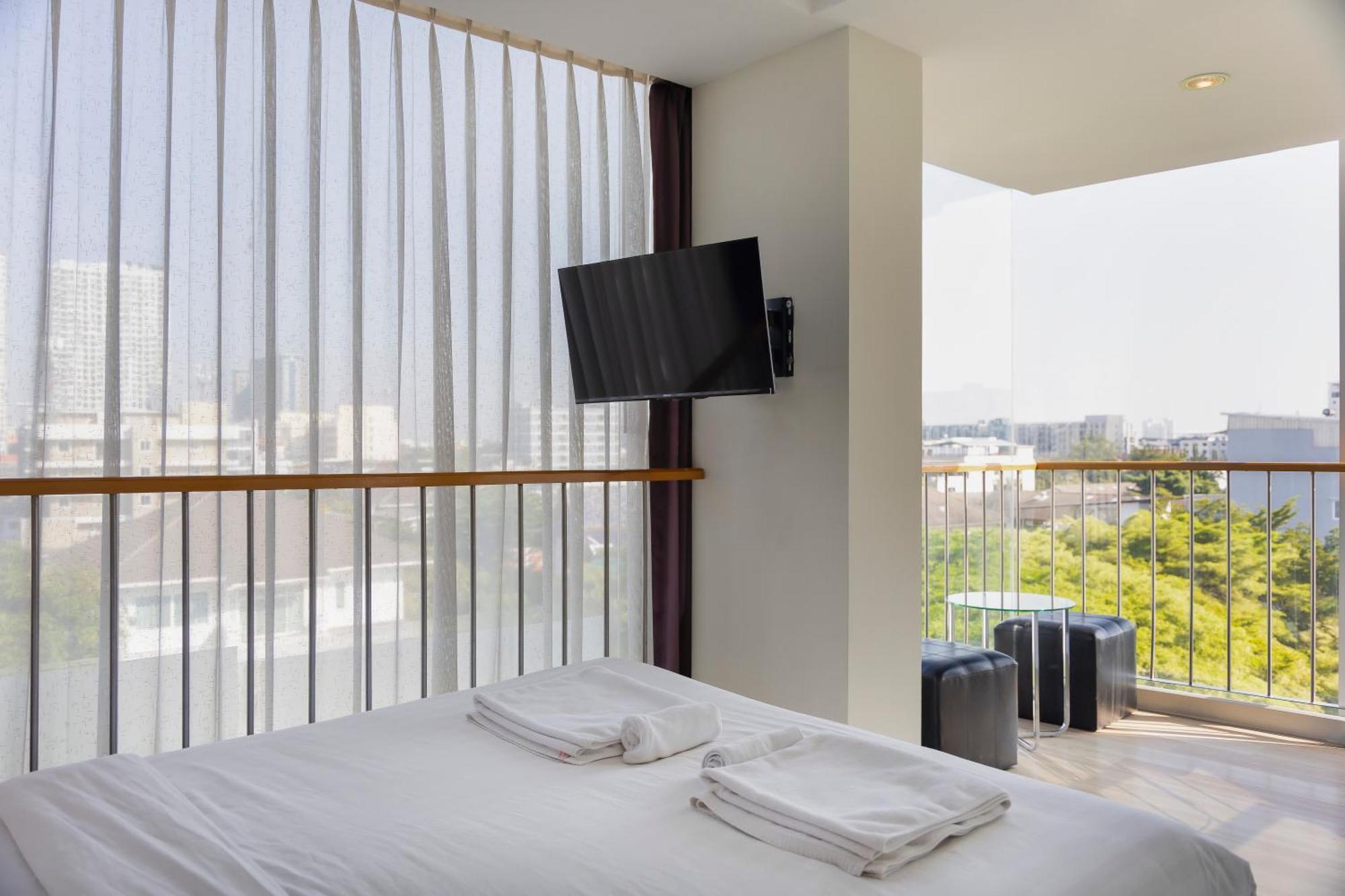 Gp House Express Sukhumvit 81 Hotell Bangkok Exteriör bild