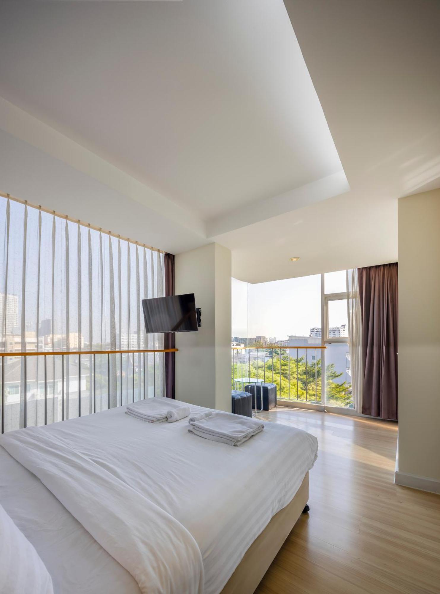 Gp House Express Sukhumvit 81 Hotell Bangkok Exteriör bild
