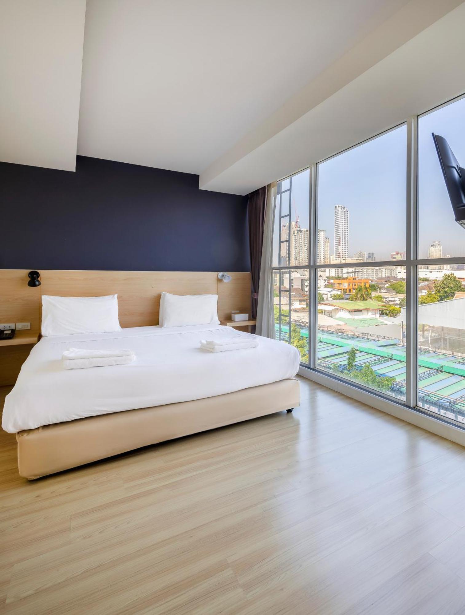 Gp House Express Sukhumvit 81 Hotell Bangkok Exteriör bild