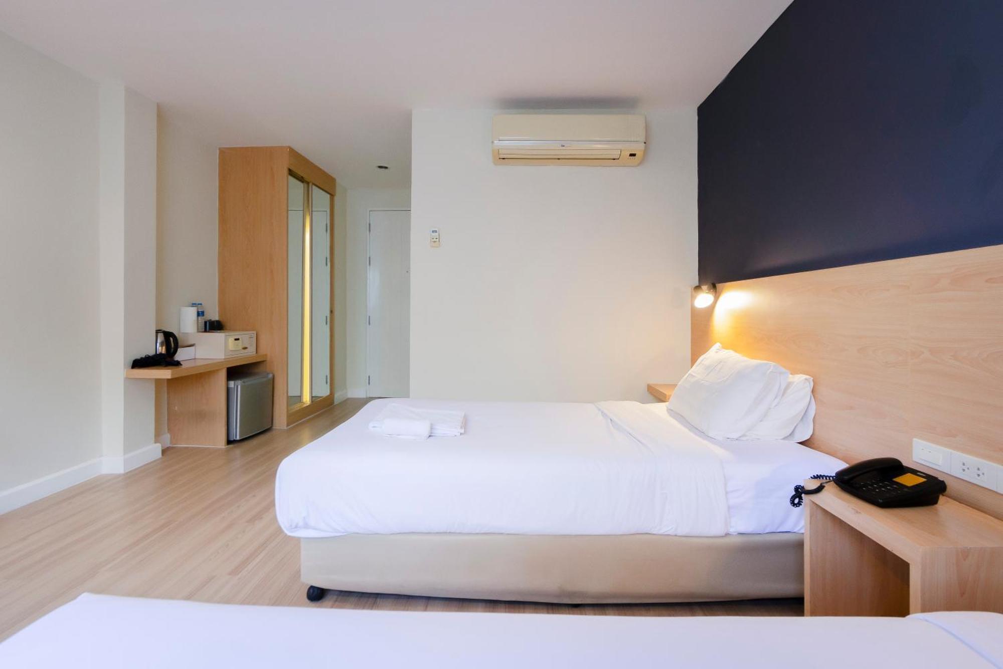 Gp House Express Sukhumvit 81 Hotell Bangkok Exteriör bild