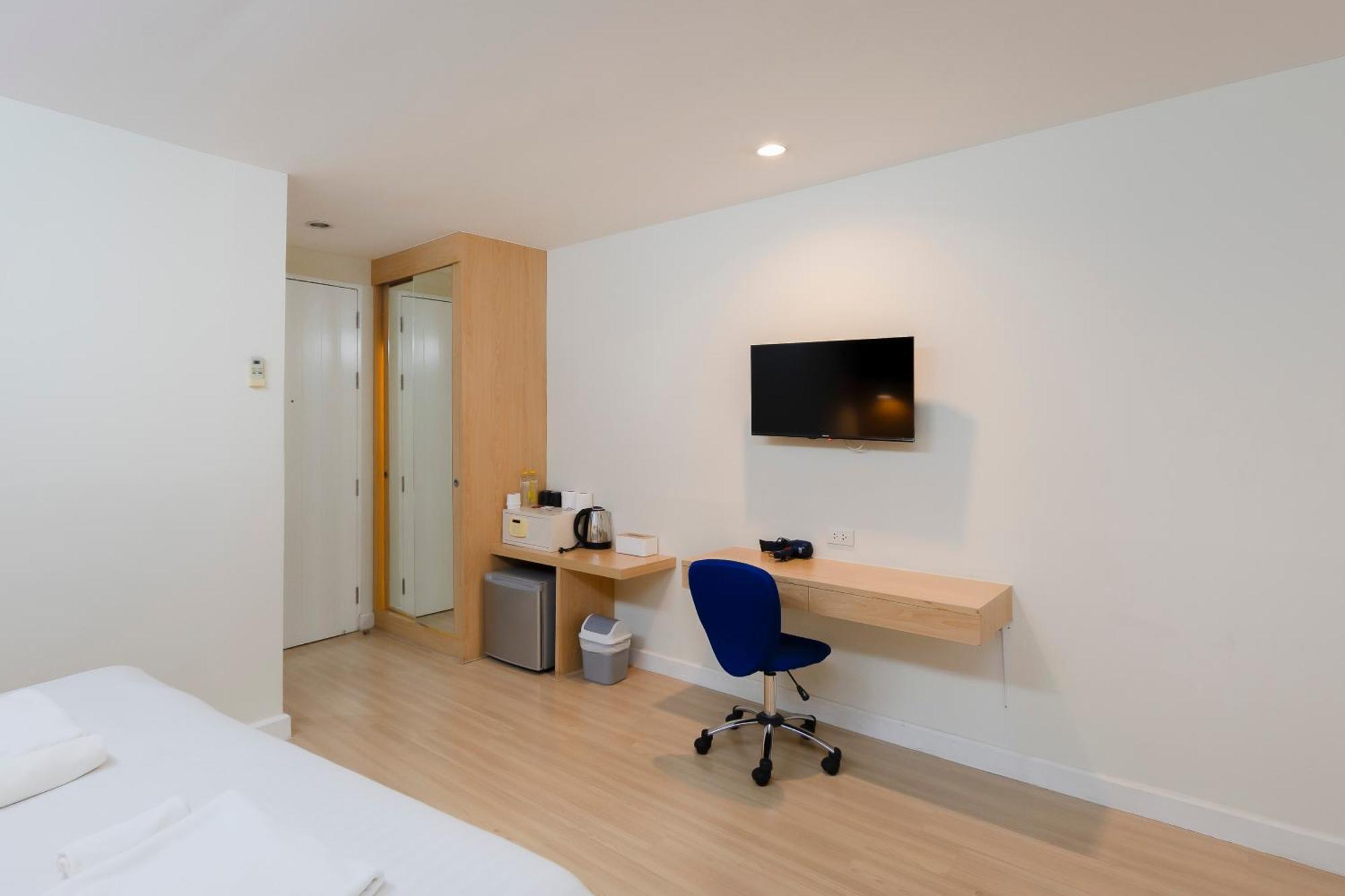 Gp House Express Sukhumvit 81 Hotell Bangkok Exteriör bild