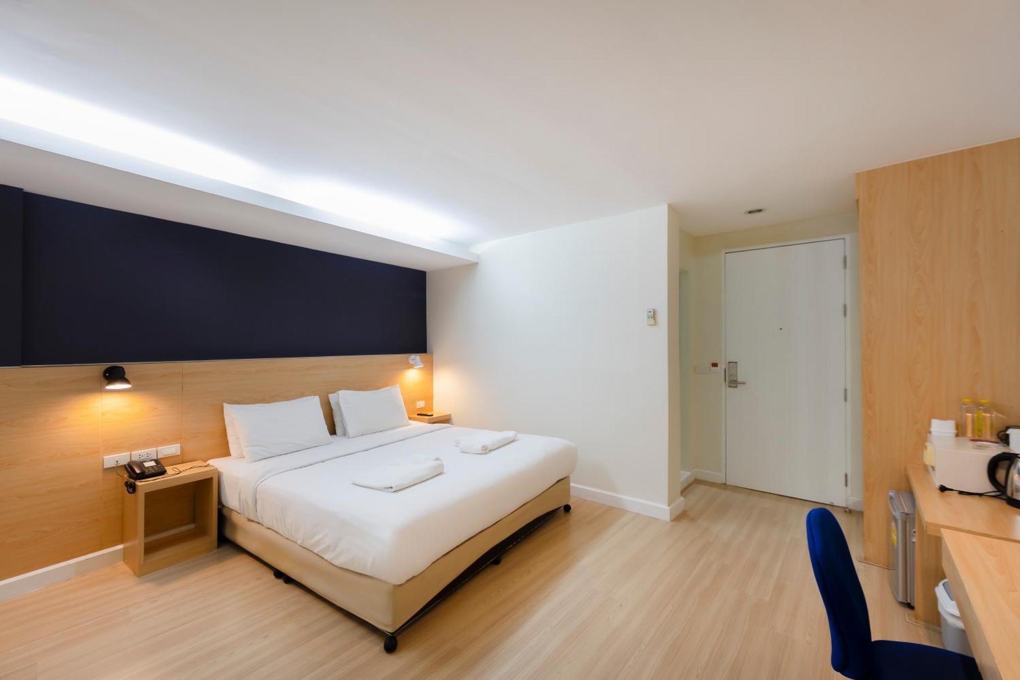 Gp House Express Sukhumvit 81 Hotell Bangkok Exteriör bild