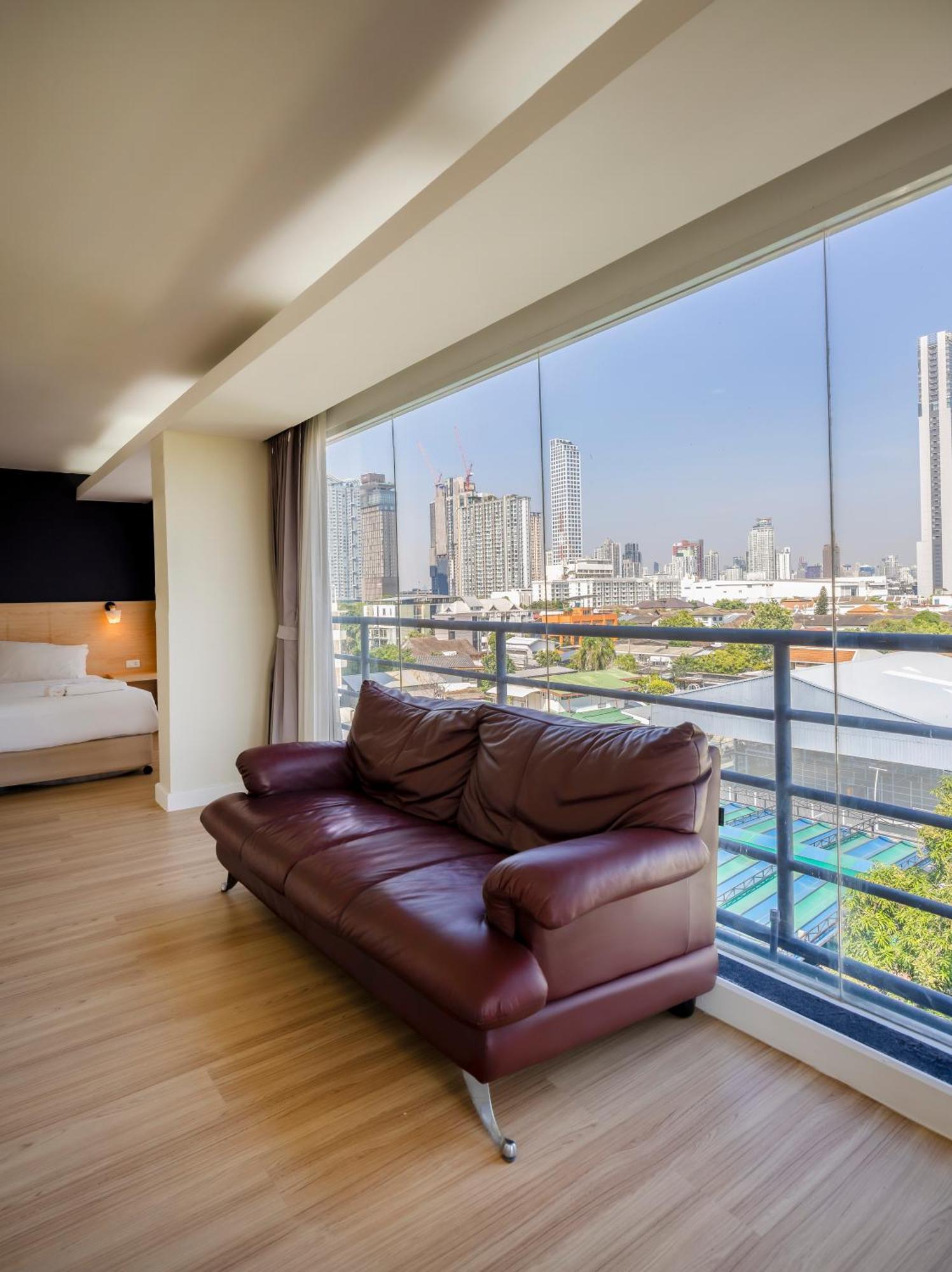 Gp House Express Sukhumvit 81 Hotell Bangkok Exteriör bild