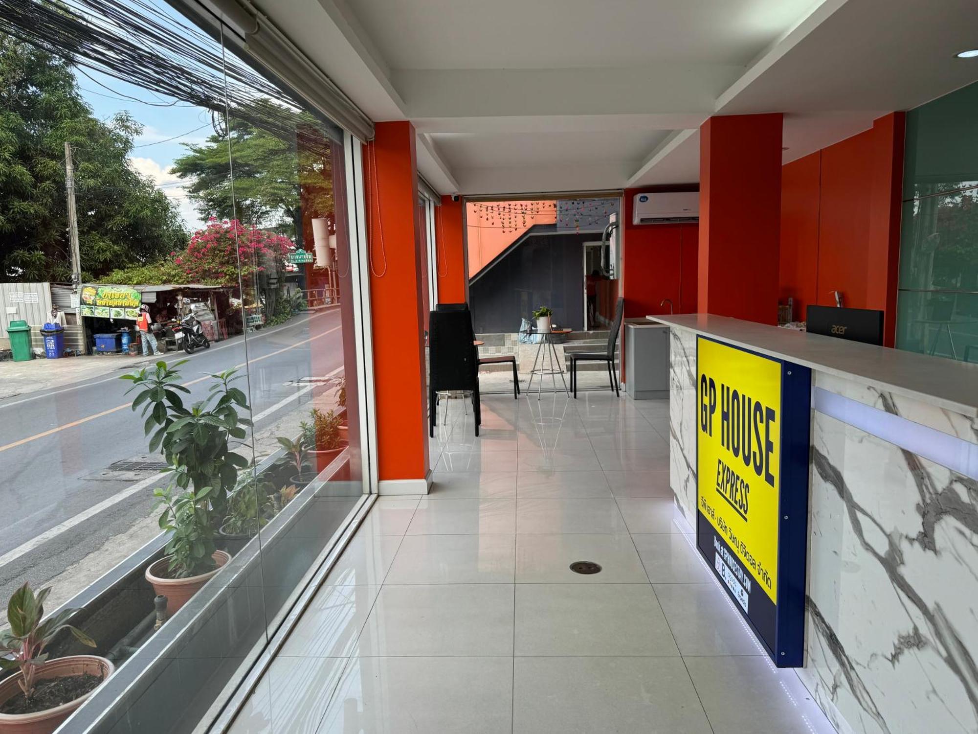 Gp House Express Sukhumvit 81 Hotell Bangkok Exteriör bild