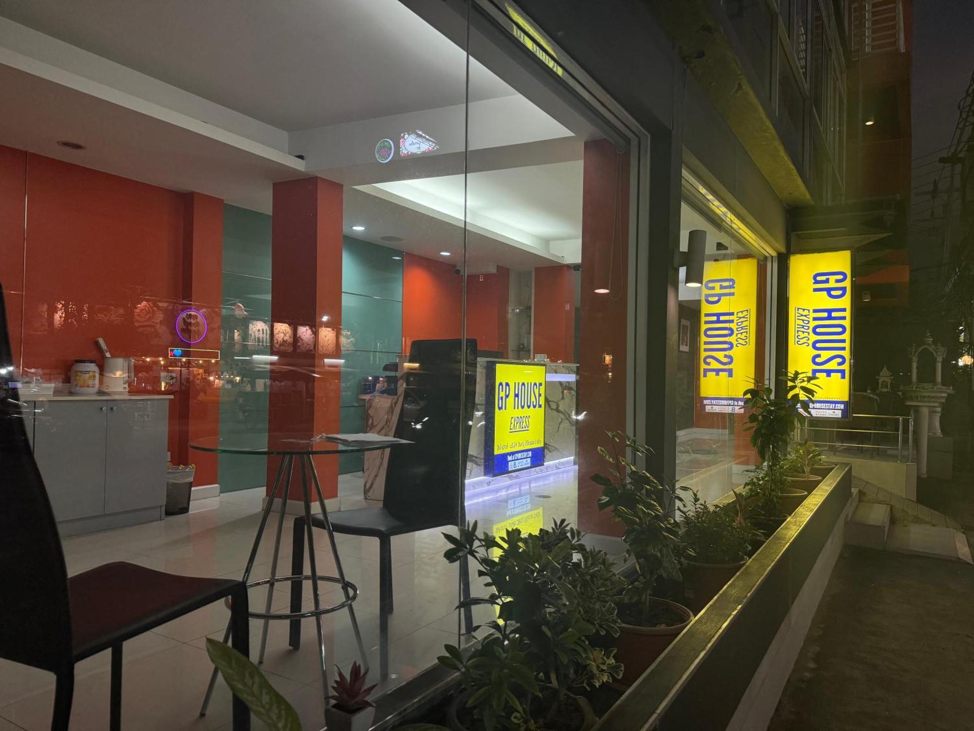 Gp House Express Sukhumvit 81 Hotell Bangkok Exteriör bild