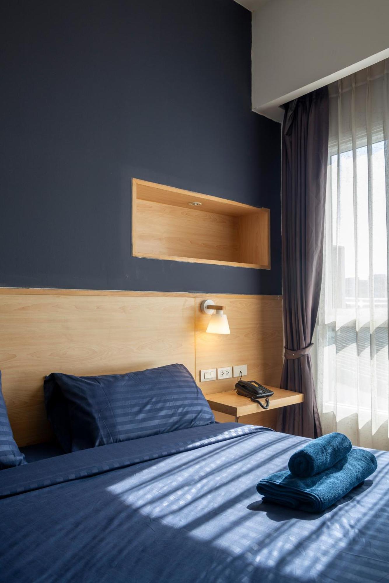 Gp House Express Sukhumvit 81 Hotell Bangkok Exteriör bild