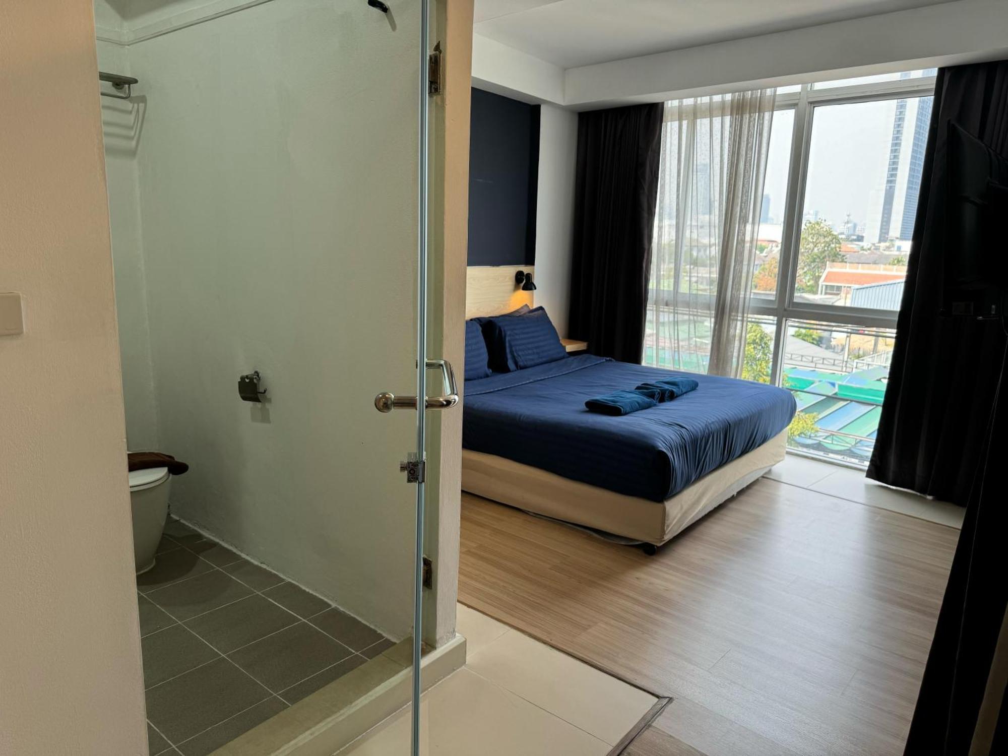 Gp House Express Sukhumvit 81 Hotell Bangkok Exteriör bild